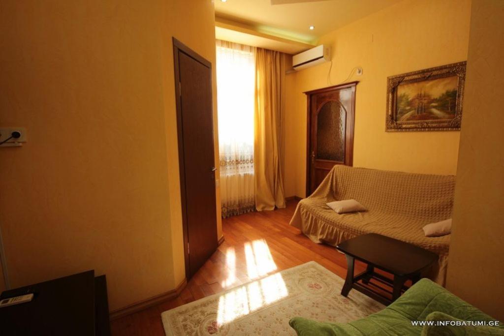 Hotel Black Sea House Μπατούμι Εξωτερικό φωτογραφία